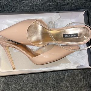 Nude heels for date night 😍